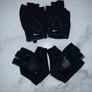 NIKE / UNDER ARMOUR ATHLETIC GLOVES BUNDLE